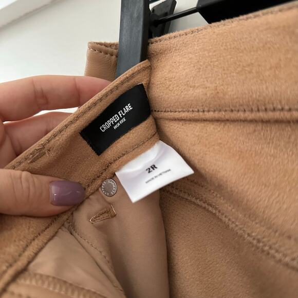 Express Women's Caramel High Rise Cropped Flare Faux Leather‎ Pants 2R NWT - Picture 6 of 7